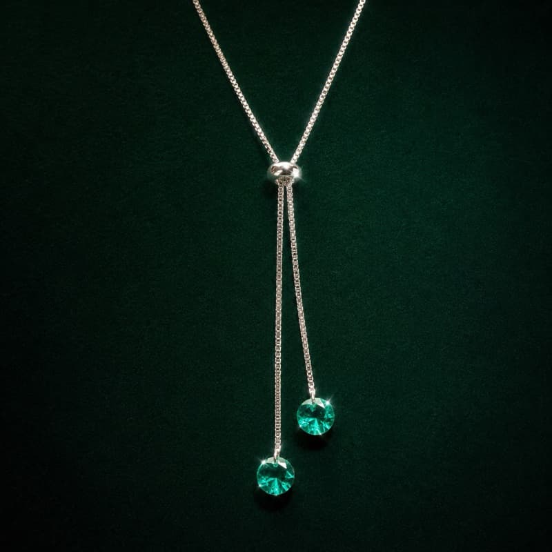 Colar Gravata Prata 925 com Zircônias Redondas Verdes Elegante