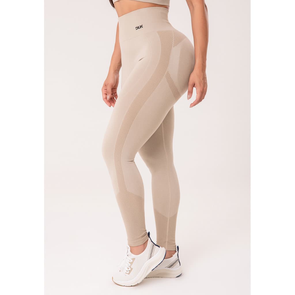 LEGGING FITNESS FEMININA COM DETALHE TEXTURIZADO E MODELA BUMBUM SEAMLESS+ DLK